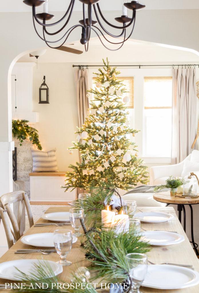 The easiest Christmas table ever!