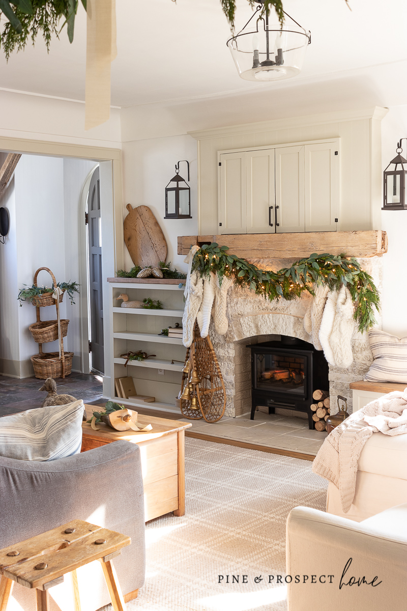 Cottage Christmas Living Room Fireplace