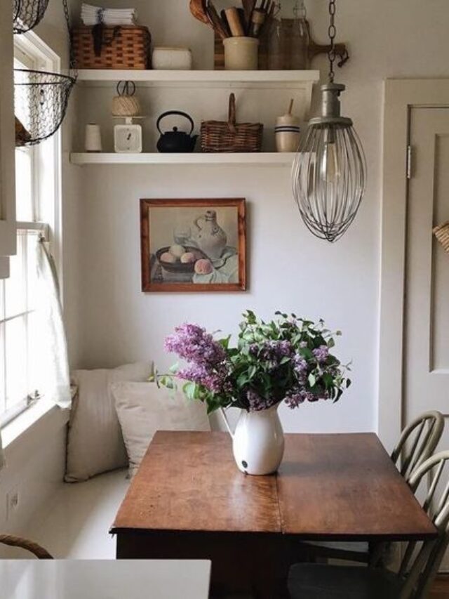 Beautiful Fresh Flowers Dining Room Centerpiece