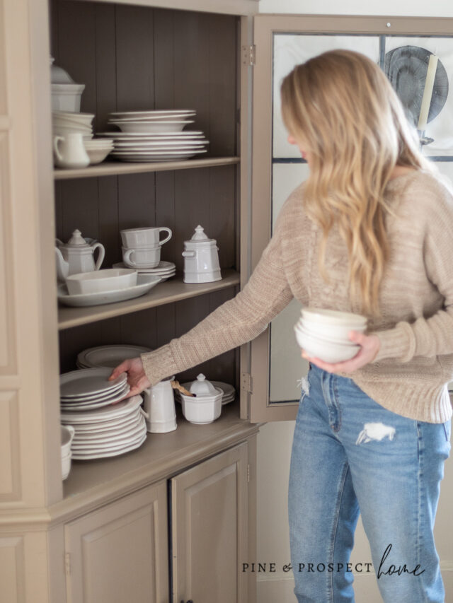 cropped-styling_our_corner_hutch.jpg