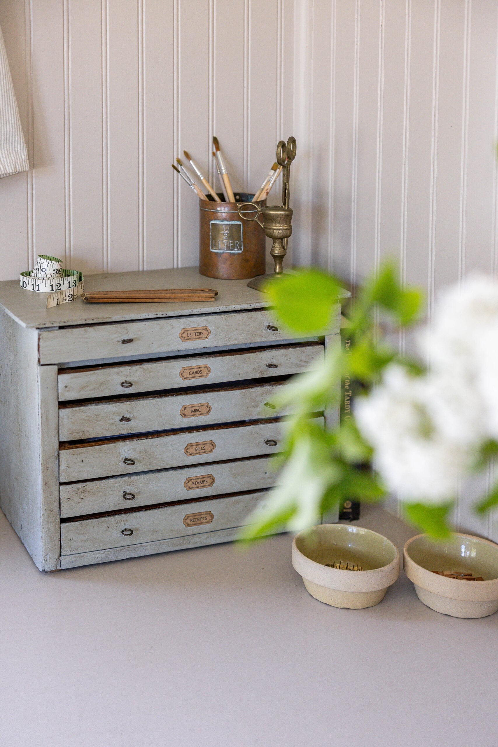 Sunroom desk decor
