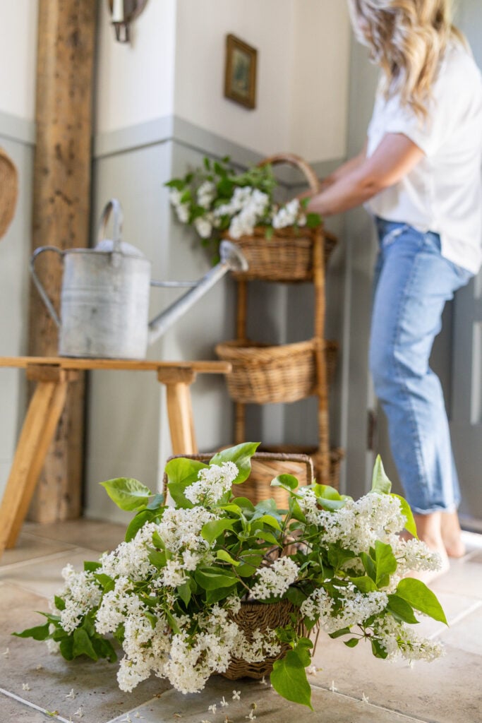Floral arrangement using fresh stems